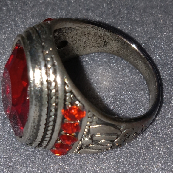 Get That Big Ruby look with this  Large Red glass And Silver plated costume ring - Picture 2 of 7